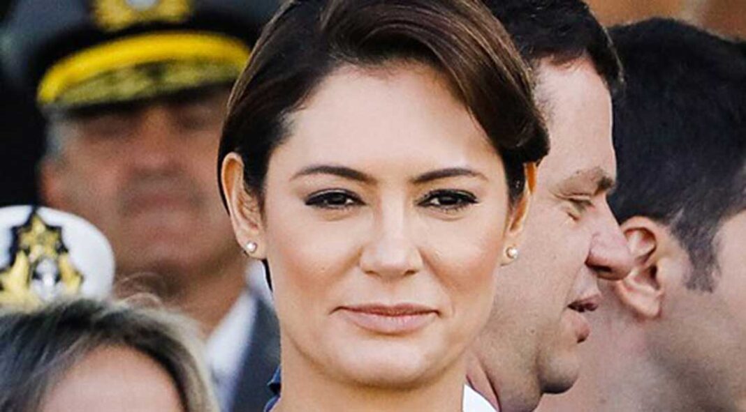 Flávio Bolsonaro ofrece disculpas a Michelle Bolsonaro y llama a la unidad de la derecha brasileña
