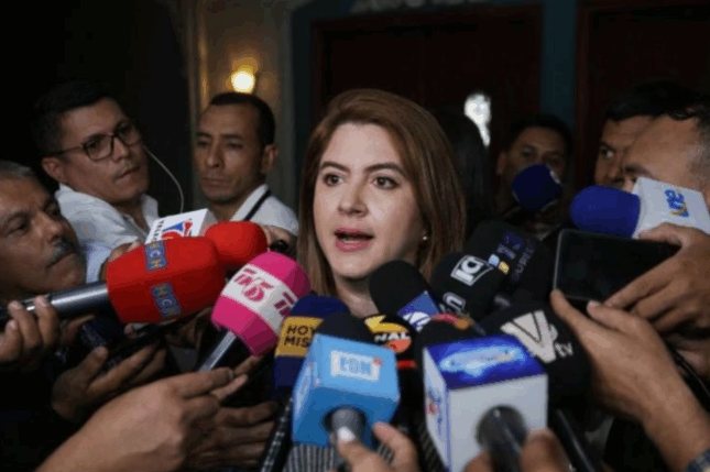 Cossette López denunció que se está utilizando todo el poder del Estado como herramienta de presión en contra de una sola persona.